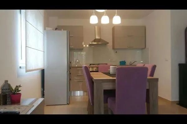 Charmantes Ferienhaus Mit Grill Und Garten Vikendica